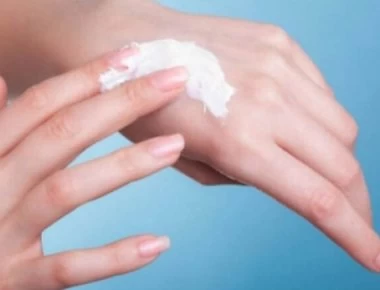 ΕΟΦ: Επείγουσα προειδοποίηση για γνωστό καλλυντικό – Ανησυχία για την υγεία των καταναλωτών!